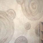 Holzoptik mit dekorativem Putz von Sanstucco — natürliche Eleganz und Gemütlichkeit für Ihr Zuhause!