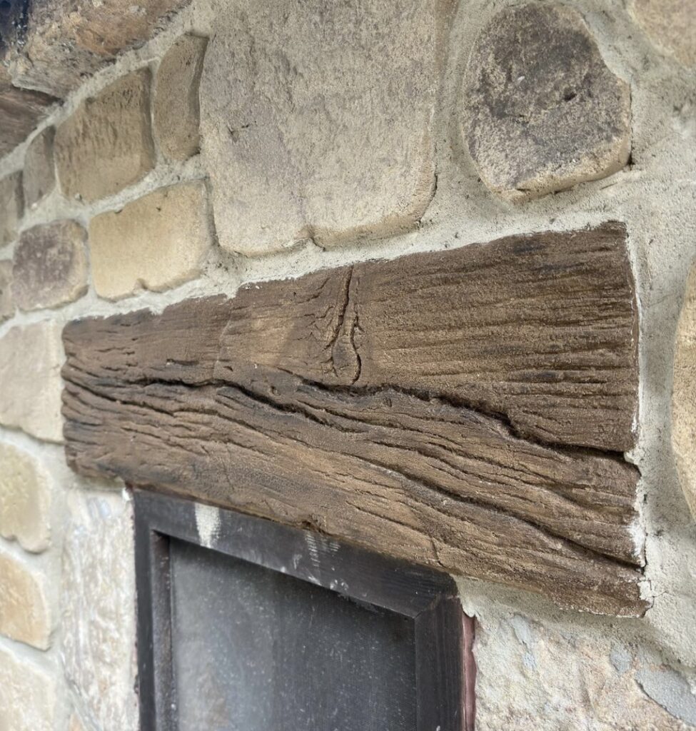Holzoptik mit dekorativem Putz von Sanstucco — natürliche Eleganz und Gemütlichkeit für Ihr Zuhause!