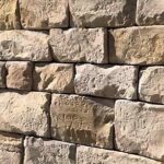 Steinoptik mit dekorativem Putz von Sanstucco – robuste Eleganz und zeitlose Schönheit für Ihre Räume!